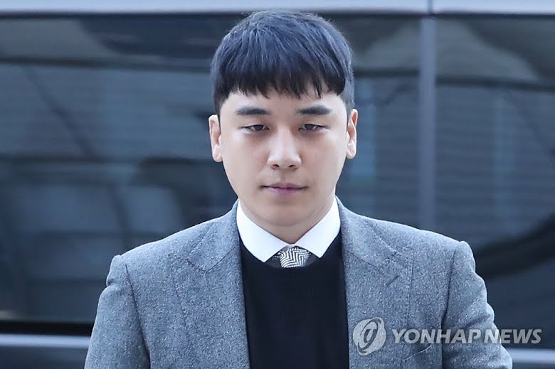 Công tố tung hẳn clip CCTV chứng minh Seungri gọi xã hội đen đến xử lý nhân viên JYP, cả hội chatroom chấn động có mặt - Ảnh 5. Công tố tung hẳn clip CCTV chứng minh Seungri gọi xã hội đen đến xử lý nhân viên JYP, cả hội chatroom chấn động có mặt - Ảnh 5.