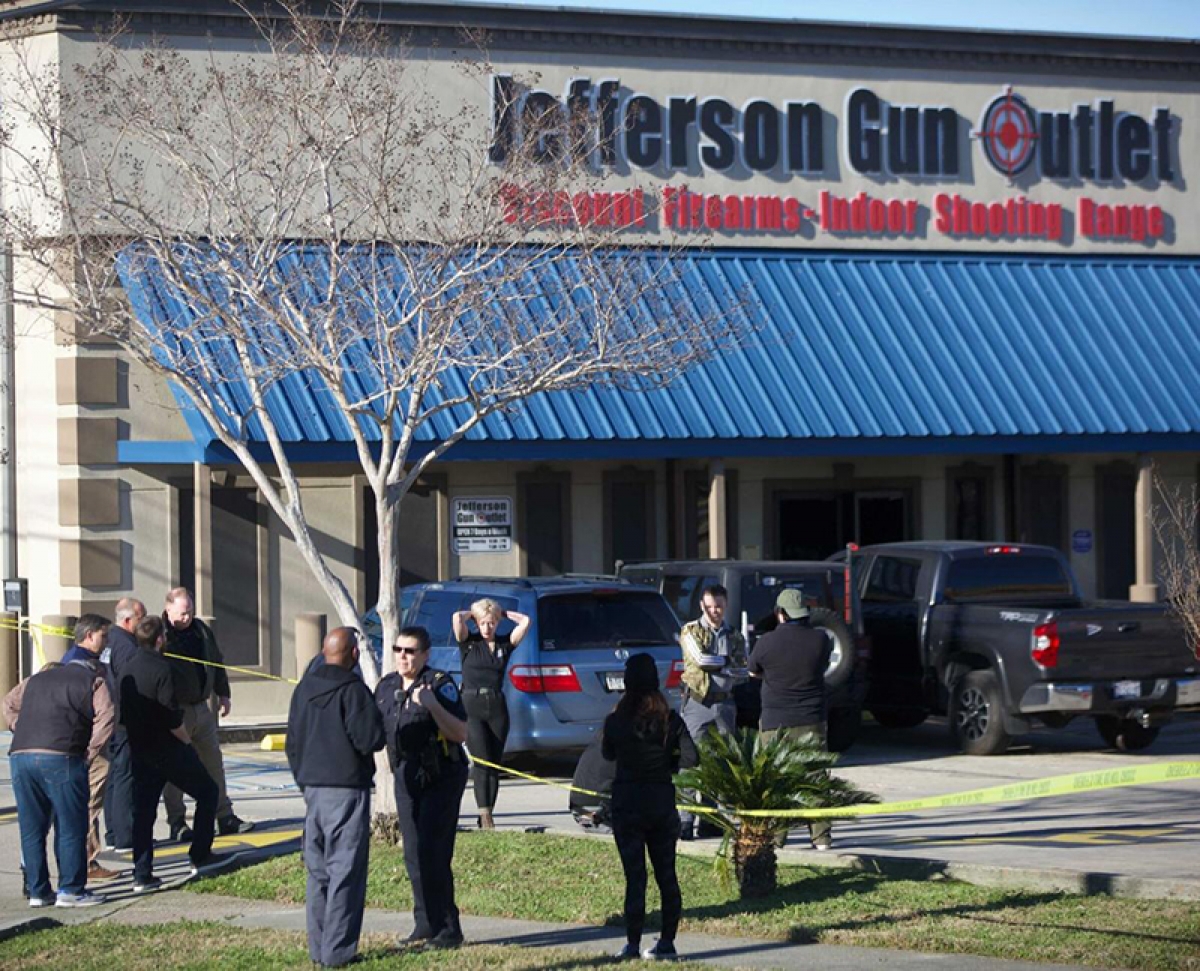Xả súng tại cửa hàng vũ khí ở Mỹ khiến 5 người thương vong - Ảnh 1.
