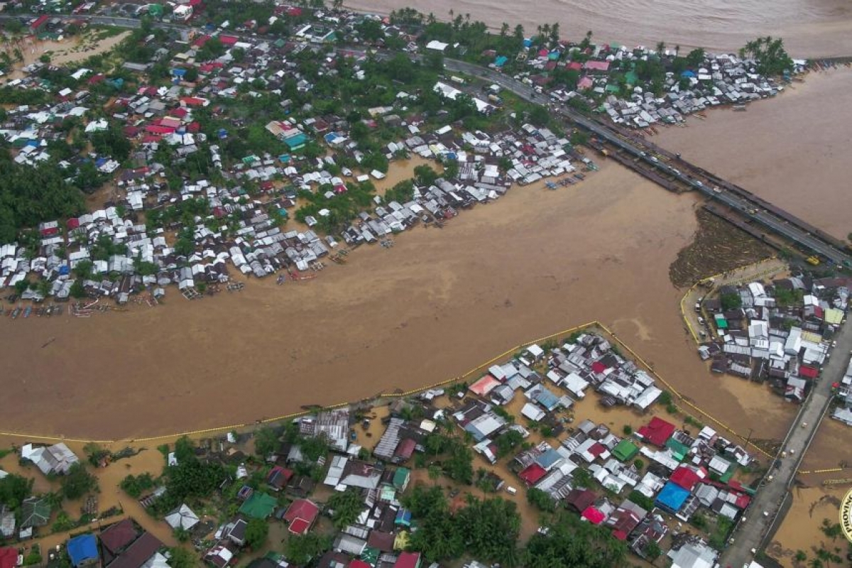 Philippines sơ tán 5.000 người để tránh bão Dujuan - Ảnh 1.