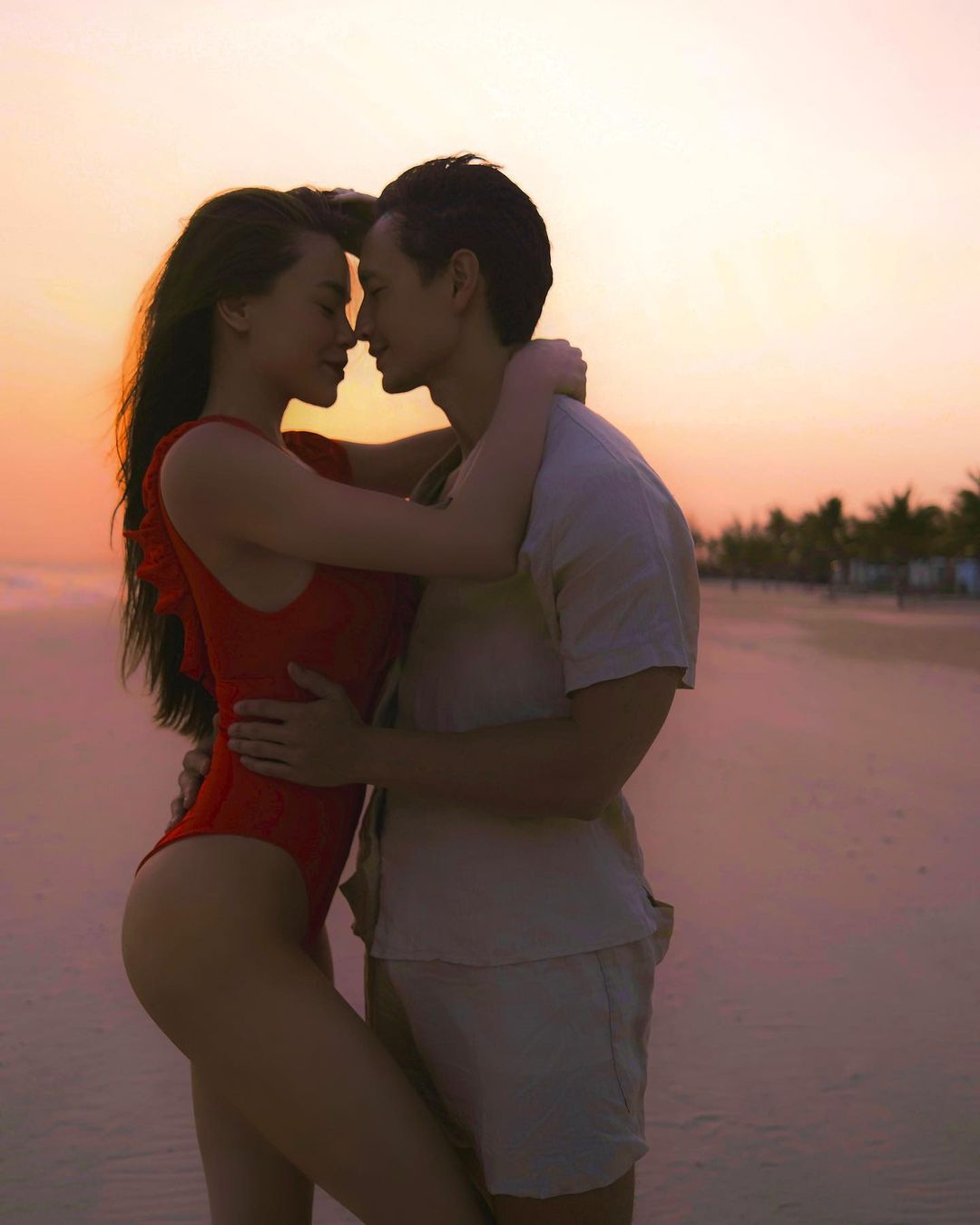 Hà Hồ chỉ diện mãi một kiểu áo tắm, phải chăng vì có lý do khó nói sau sinh nở? - Ảnh 2. Hà Hồ chỉ diện mãi một kiểu áo tắm, phải chăng vì có lý do khó nói sau sinh nở? - Ảnh 2.