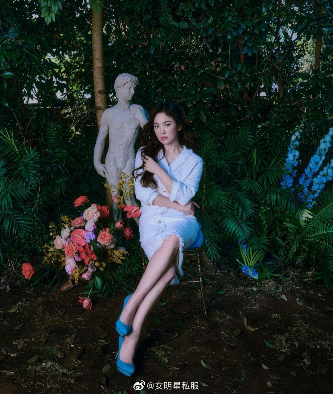 Song Hye Kyo chứng minh thần thái ngày càng lên hương, đồ khó mấy cũng có thể cân đẹp - Ảnh 8. Song Hye Kyo chứng minh thần thái ngày càng lên hương, đồ khó mấy cũng có thể cân đẹp - Ảnh 8.