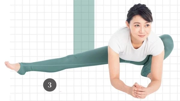 Phù thủy sắc đẹp Nhật Bản chia sẻ cách giữ chân đẹp hông thon chỉ nhờ bài tập với bóng tennis mỗi ngày - Ảnh 8. Phù thủy sắc đẹp Nhật Bản chia sẻ cách giữ chân đẹp hông thon chỉ nhờ bài tập với bóng tennis mỗi ngày - Ảnh 8.