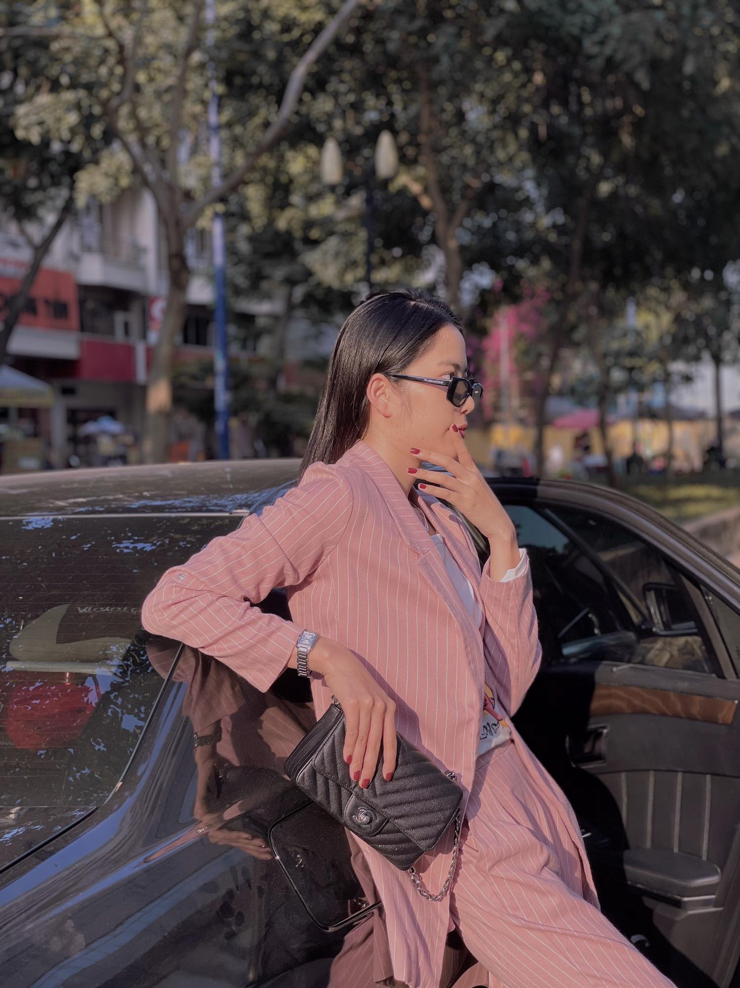 Chị em Nam Anh - Nam Em ngay càng chịu chi: Street style đơn giản mà bóc giá cả loạt đồ hiệu xa xỉ - Ảnh 5. Chị em Nam Anh - Nam Em ngay càng chịu chi: Street style đơn giản mà bóc giá cả loạt đồ hiệu xa xỉ - Ảnh 5.
