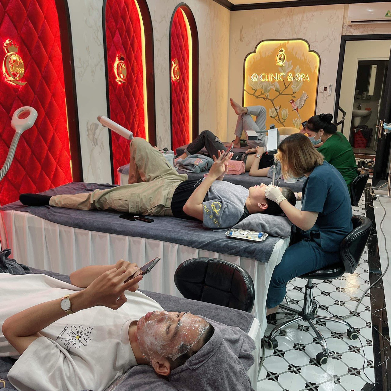Khám phá liệu trình cấy Mulgwang giúp da căng bóng tại Q Clinic & Spa - Ảnh 2. Khám phá liệu trình cấy Mulgwang giúp da căng bóng tại Q Clinic & Spa - Ảnh 2.