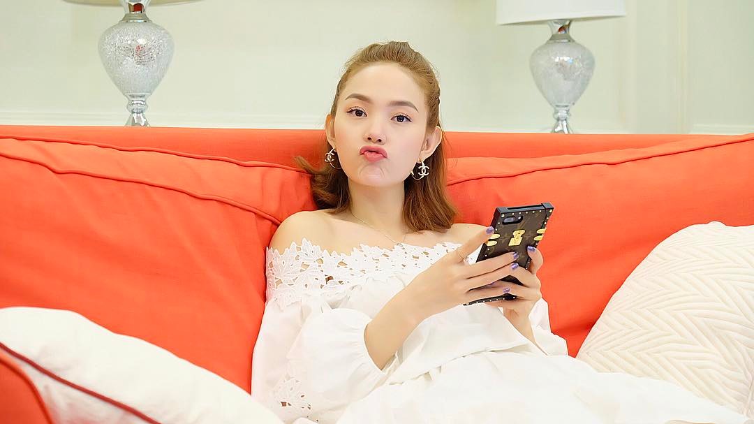 Những màn "đổi tóc" xuất thần của Minh Hằng: Tóc tém, tóc bob hay tóc dài đều xinh đáo để - Ảnh 3. Những màn "đổi tóc" xuất thần của Minh Hằng: Tóc tém, tóc bob hay tóc dài đều xinh đáo để - Ảnh 3.