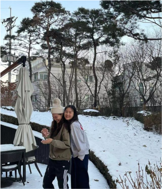 HOT: Mỹ nhân “Bản Tình Ca Mùa Đông” Choi Ji Woo lần đầu tiết lộ hình ảnh con gái đầu lòng - Ảnh 2.