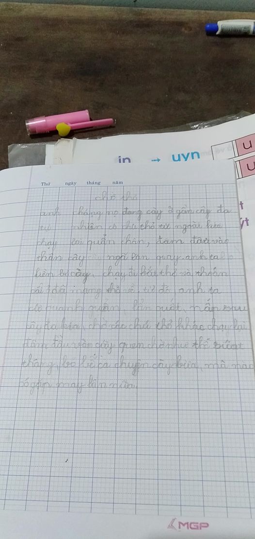 Mẹ than buồn nẫu ruột vì cả học kỳ mà con vẫn viết chữ quá xấu, ai ngờ nhận được cả một loạt hình ảnh &quot;đồng cảm&quot;, ảnh cuối đúng thật dễ &quot;sang chấn tâm lý&quot; - Ảnh 4.