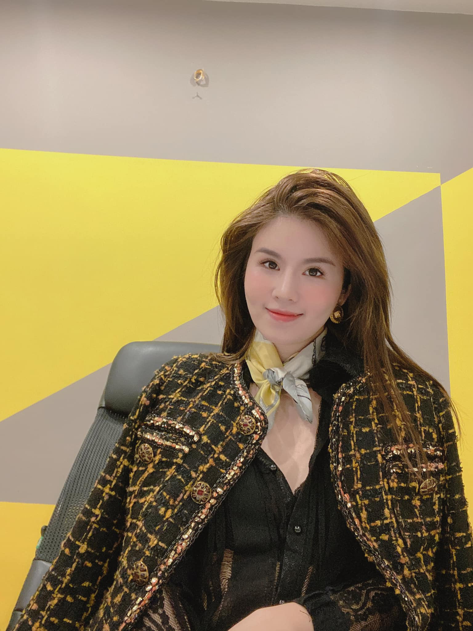 Streamer Chu Phương Linh- hoặc thay đổi hoặc chết trong bối cảnh kinh doanh thời trang tại Việt Nam - Ảnh 2. Streamer Chu Phương Linh- hoặc thay đổi hoặc chết trong bối cảnh kinh doanh thời trang tại Việt Nam - Ảnh 2.