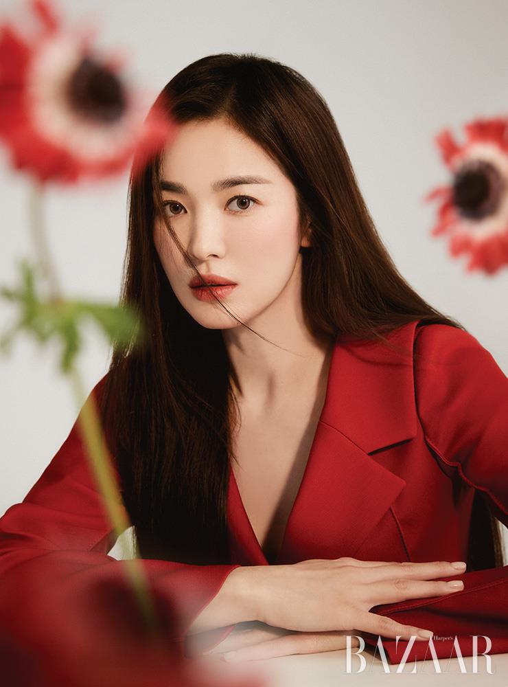 Bài phỏng vấn gây sốt của Song Hye Kyo: Lý do của những bài đăng trên Instagram và bí mật phía sau sự &quot;bình tĩnh&quot; đến khó tin về việc ly hôn Song Joong Ki - Ảnh 4.