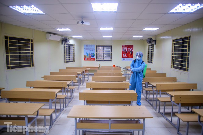 Đón học sinh trở lại, trường học ở Hà Nội trang bị phòng cách ly - Ảnh 28.