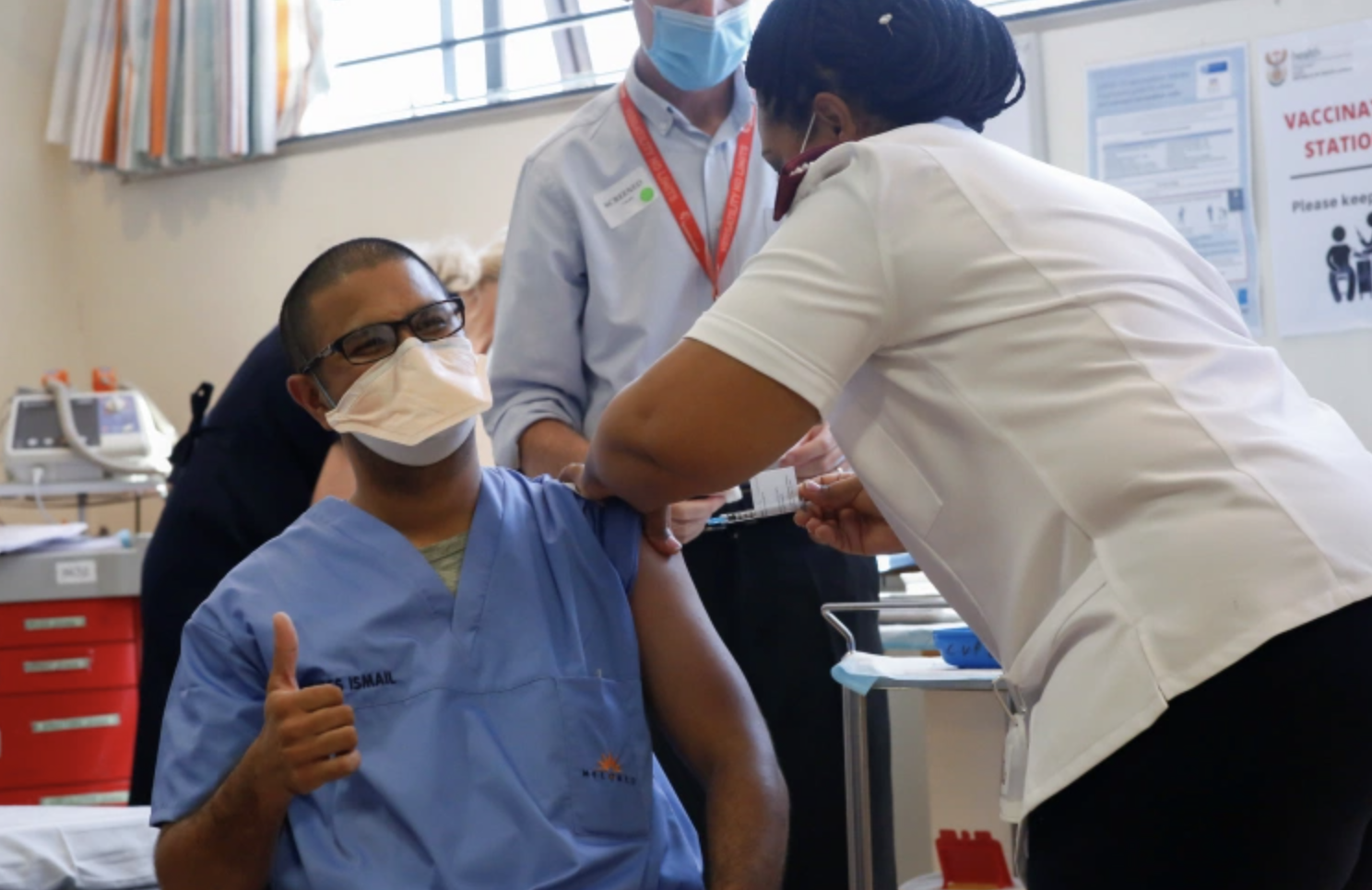Mỹ cấp phép sử dụng vaccine COVID tiêm 1 liều của Johnson&Johnson - Ảnh 2. Mỹ cấp phép sử dụng vaccine COVID tiêm 1 liều của Johnson&Johnson - Ảnh 2.