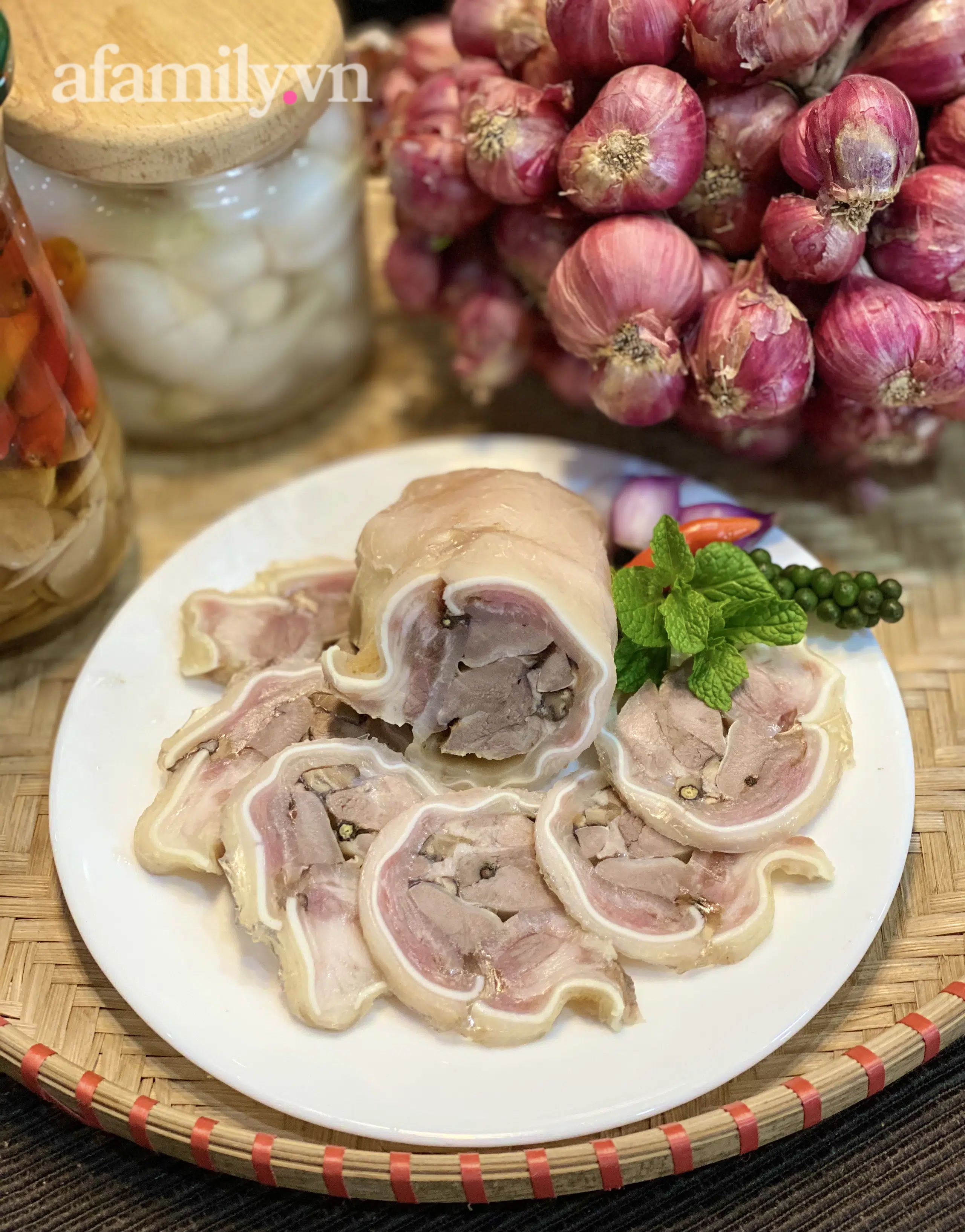 2021 rồi, Tết l&agrave;m m&oacute;n tai heo cuộn n&agrave;y đảm bảo gi&ograve;n ngon xuất sắc, cả nh&agrave; ai cũng m&ecirc;! - Ảnh 4.