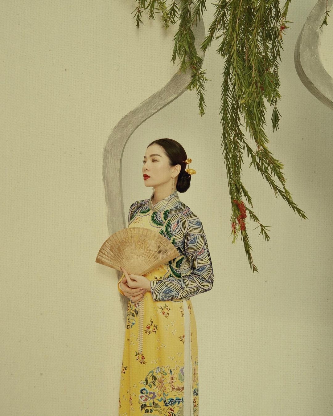 1001 sắc thái áo dài của mỹ nhân Việt ngày cận Tết, từ cách tân mới mẻ đến truyền thống quen thuộc đều có đủ - Ảnh 2.