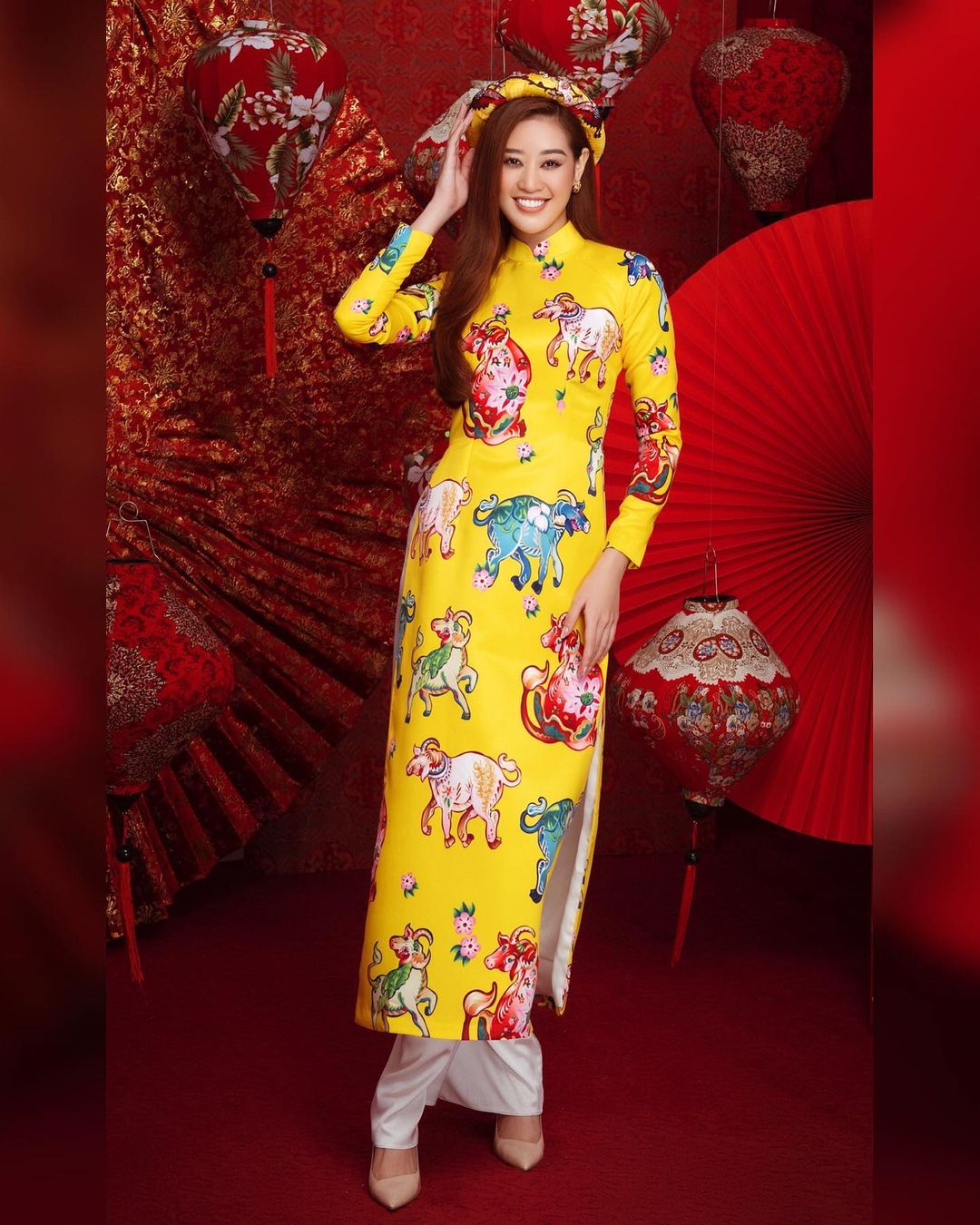 1001 sắc thái áo dài của mỹ nhân Việt ngày cận Tết, từ cách tân mới mẻ đến truyền thống quen thuộc đều có đủ - Ảnh 3.