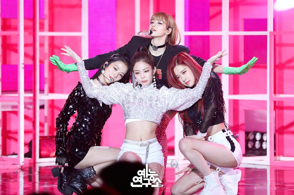 Đi vào vết xe đổ của BLACKPINK, SM lại cho 1 thành viên aespa ăn vận nổi hơn hẳn 3 mẩu còn lại! - Ảnh 1.