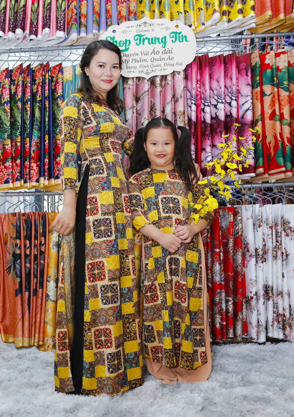 Shop Trung Tín và hành trình giữ nét truyền thống tà áo dài Việt - Ảnh 3.