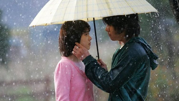 Bộ ảnh của Hyun Bin và &quot;tình đầu&quot; Lee Yeon Hee bất ngờ hot trở lại sau 15 năm, fan bồi hồi vì chemistry ngọt như đóng với Son Ye Jin - Ảnh 4.