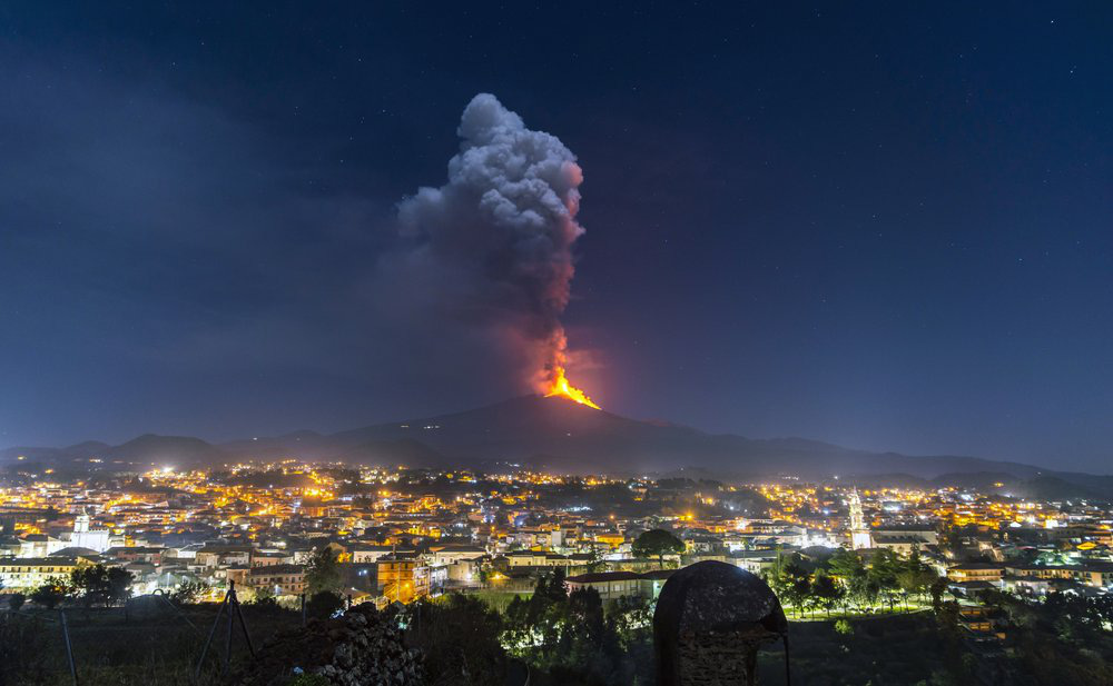 Núi lửa cao nhất châu Âu Etna “thức giấc - Ảnh 1.