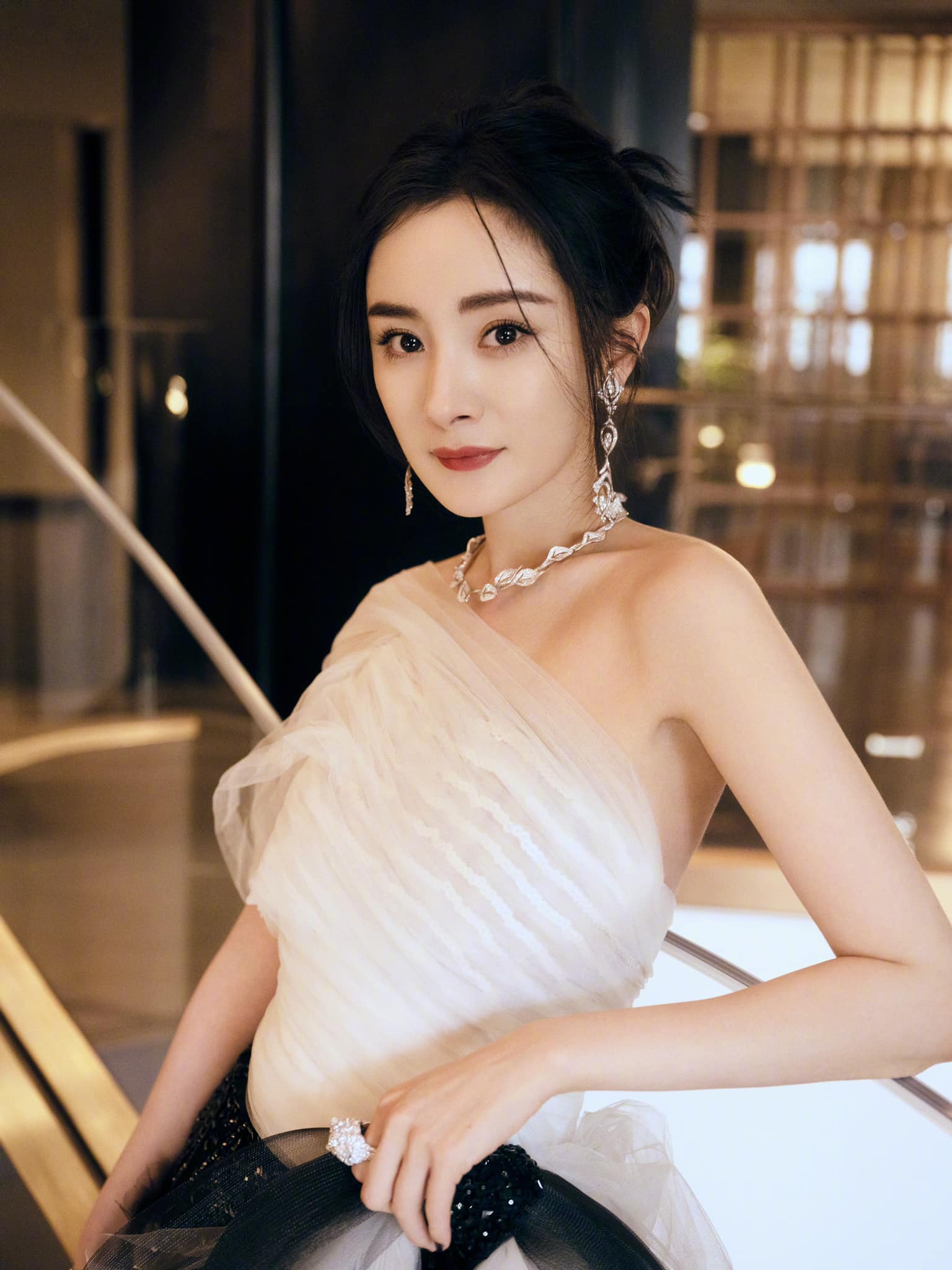 Biến căng: Stylist của Triệu Lệ Dĩnh bóng gió chuyện Dương Mịch diện đồ Haute Couture hàng fake, còn là đồ cổ 10 năm trước? - Ảnh 6.