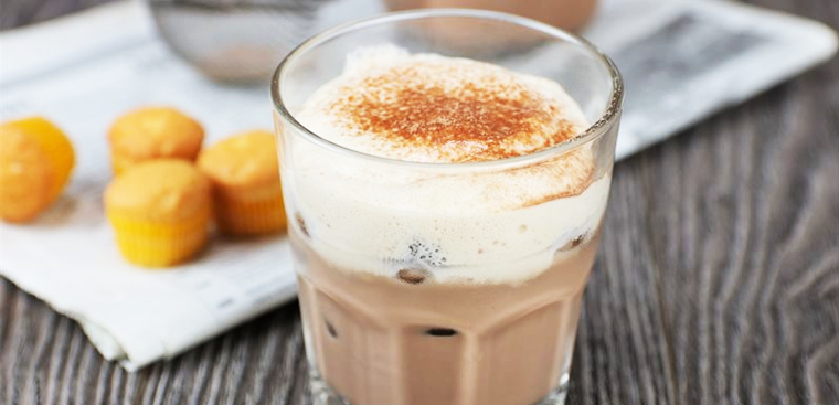 Chỉ cần thêm một nguyên liệu cơ bản này, ly cà phê tự pha tại nhà của chị em sẽ lên hẳn một level mới! - Ảnh 1. Chỉ cần thêm một nguyên liệu cơ bản này, ly cà phê tự pha tại nhà của chị em sẽ lên hẳn một level mới! - Ảnh 1.