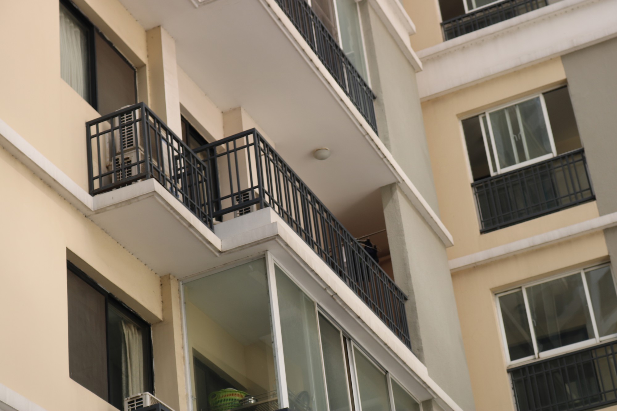 Những lưu ý nhỏ trong thiết kế ban công nhà cao tầng, không tốn quá nhiều chi phí nhưng tránh nguy hiểm "chết người" tiềm ẩn cho trẻ - Ảnh 2. Những lưu ý nhỏ trong thiết kế ban công nhà cao tầng, không tốn quá nhiều chi phí nhưng tránh nguy hiểm "chết người" tiềm ẩn cho trẻ - Ảnh 2.