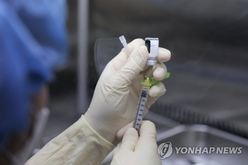 Hàn Quốc sử dụng kim tiêm cải tiến, tiêm được nhiều liều vaccine hơn - Ảnh 1. Hàn Quốc sử dụng kim tiêm cải tiến, tiêm được nhiều liều vaccine hơn - Ảnh 1.