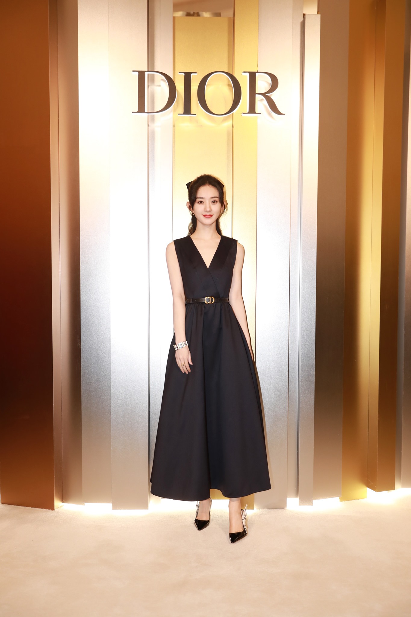 Lên hương thần thái, Triệu Lệ Dĩnh còn lấn át cả Suzy khi đụng hàng chỉ nhờ "chơi chiêu" nhỏ - Ảnh 2. Lên hương thần thái, Triệu Lệ Dĩnh còn lấn át cả Suzy khi đụng hàng chỉ nhờ "chơi chiêu" nhỏ - Ảnh 2.