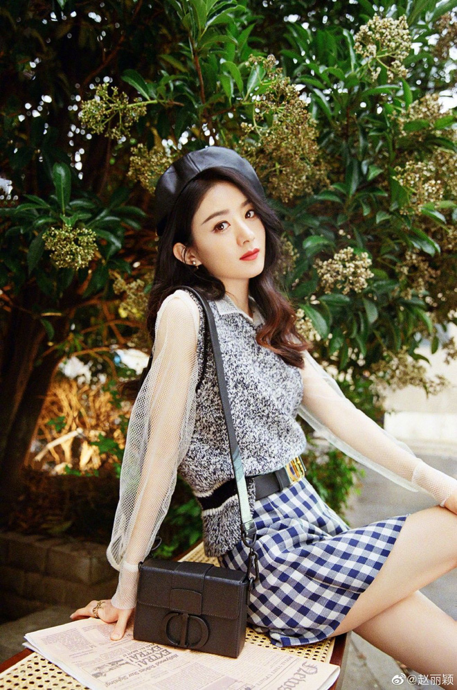 Triệu Lệ Dĩnh và hành trình thăng hạng phong cách: 5 lần 7 lượt bị chê "phèn", diện đồ hiệu mà như đồ chợ nhưng giờ thì sao? 7 cf6bea2394dd8171bafe0fcb739dcfb2 1615375373168489450072 1615383682920 16153836831271753335187