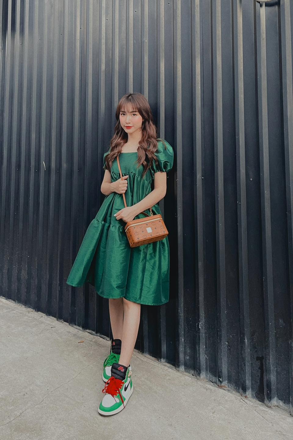 Instagram look của sao Việt: Ngọc Trinh thất thế vì vòng 1 “bay màu”, trái ngược Amee sexy tới ná thở - Ảnh 2.