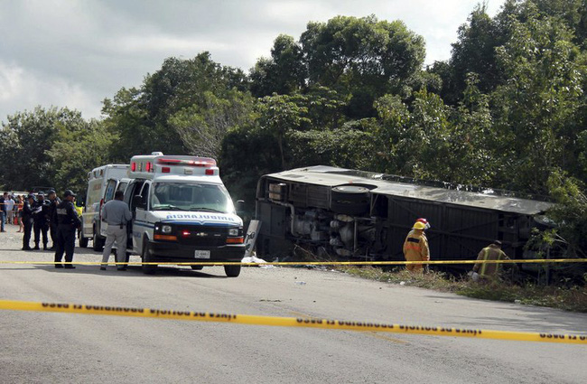 Tai nạn giữa xe bus và xe bồn tại Mexico, 11 người thiệt mạng - Ảnh 1.
