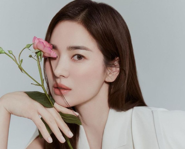 Tranh cãi nảy lửa BXH mỹ nhân đẹp nhất xứ Hàn: Song Hye Kyo, Son Ye Jin lẹt đẹt ở vị trí thấp, ngôi vương lại thuộc về một cô gái sinh năm 1999 - Ảnh 11.