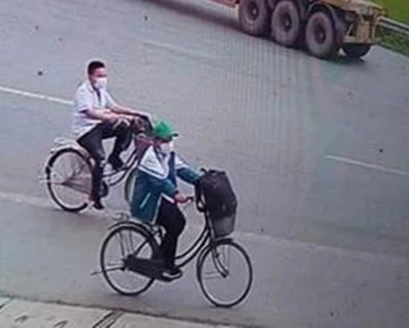 2 học sinh lớp 5 đạp xe 140km &quot;trốn&quot; nhà từ Thái Bình vào Thanh Hoá và câu chuyện xúc động phía sau - Ảnh 1.