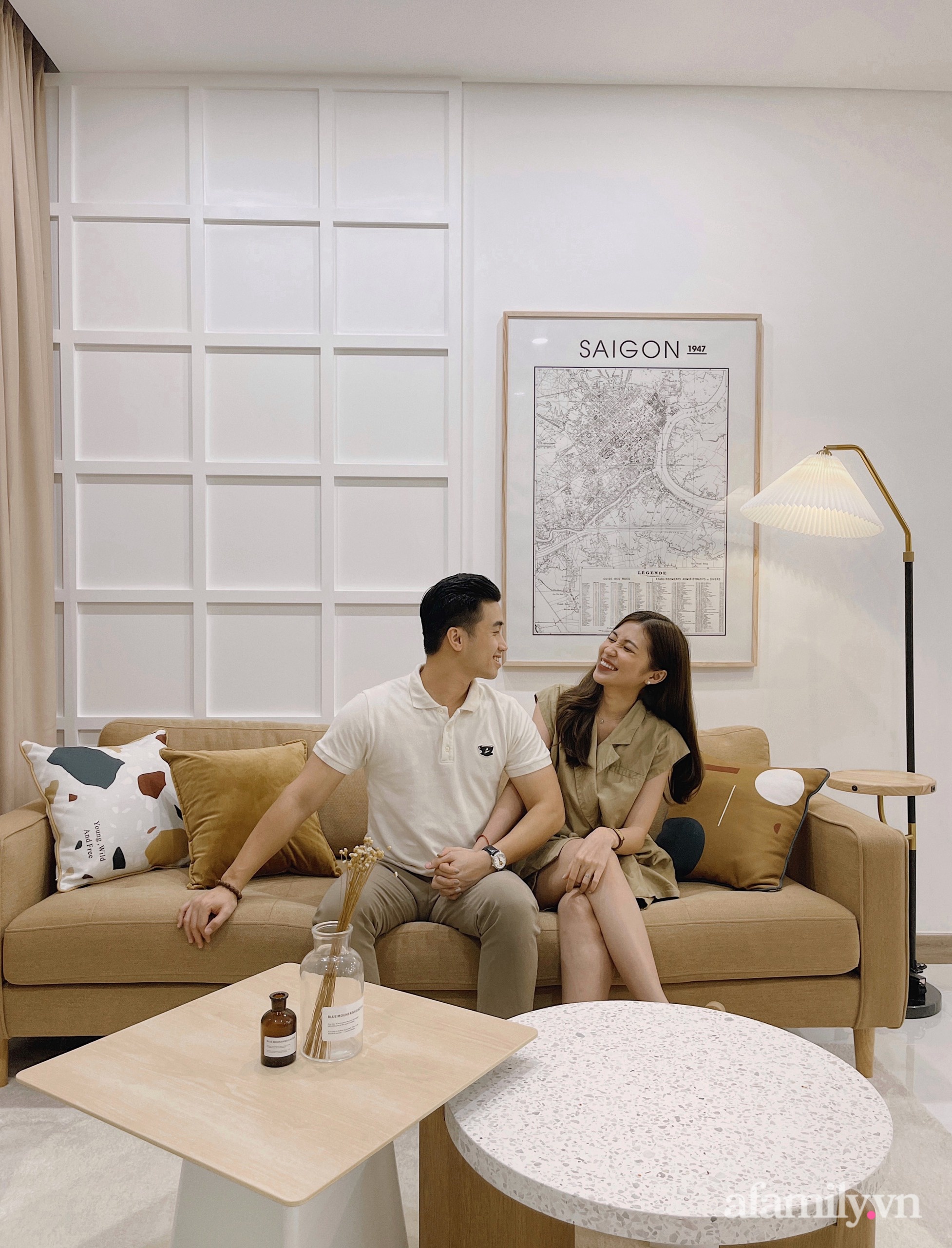 Căn hộ 106m² gói trọn bình yên với tông màu trung tính hiện đại của vợ chồng trẻ Sài Gòn - Ảnh 1.