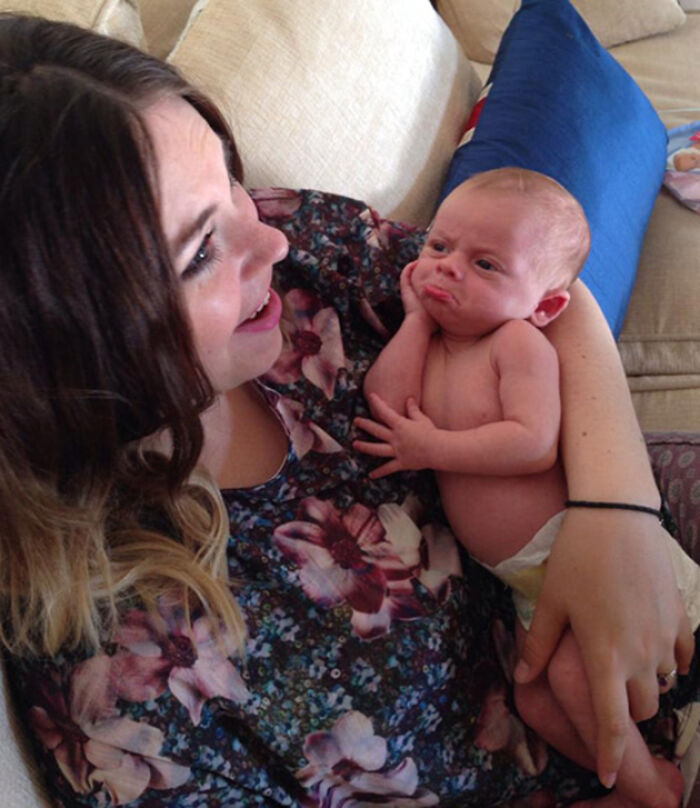 Ch&ugrave;m ảnh: Những em b&eacute; sơ sinh c&oacute; khu&ocirc;n mặt &ldquo;gi&agrave; như tr&aacute;i c&agrave;&rdquo; khiến cha mẹ được một phen &ldquo;hết hồn&rdquo; nhưng lại g&acirc;y b&atilde;o mạng thế giới - Ảnh 12.