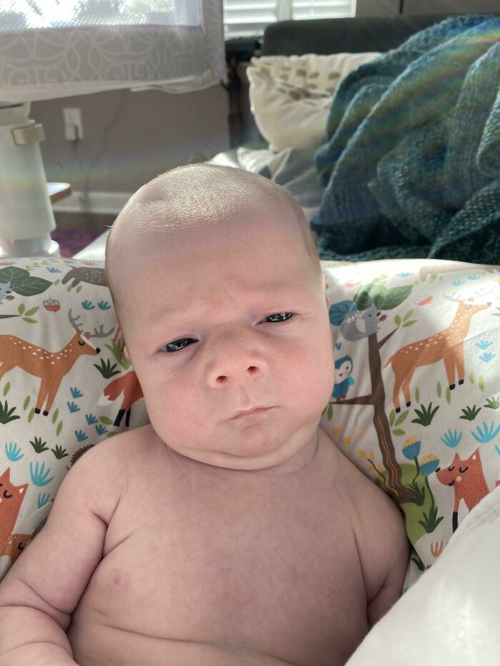 Ch&ugrave;m ảnh: Những em b&eacute; sơ sinh c&oacute; khu&ocirc;n mặt &ldquo;gi&agrave; như tr&aacute;i c&agrave;&rdquo; khiến cha mẹ được một phen &ldquo;hết hồn&rdquo; nhưng lại g&acirc;y b&atilde;o mạng thế giới - Ảnh 13.