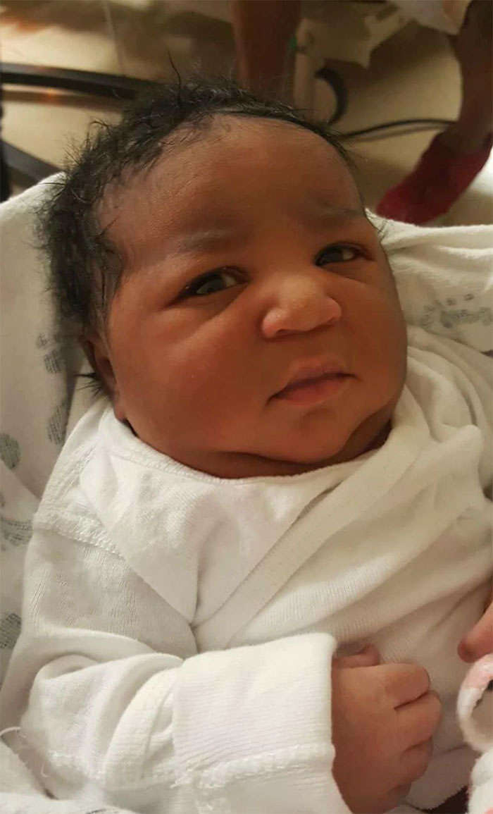 Ch&ugrave;m ảnh: Những em b&eacute; sơ sinh c&oacute; khu&ocirc;n mặt &ldquo;gi&agrave; như tr&aacute;i c&agrave;&rdquo; khiến cha mẹ được một phen &ldquo;hết hồn&rdquo; nhưng lại g&acirc;y b&atilde;o mạng thế giới - Ảnh 20.