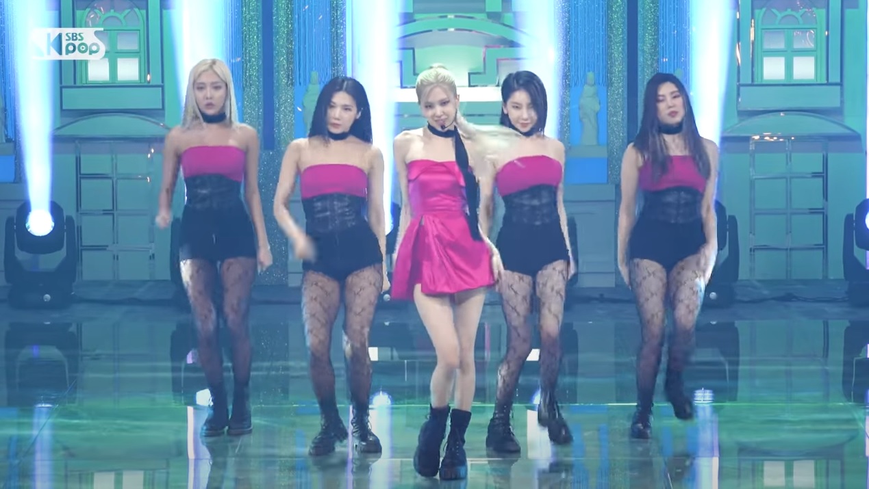 Cắt hẳn váy 100 triệu cho Rosé, stylist của BLACKPINK vẫn gây thất vọng khi khiến cô chìm nghỉm giữa dàn dancer - Ảnh 8. Cắt hẳn váy 100 triệu cho Rosé, stylist của BLACKPINK vẫn gây thất vọng khi khiến cô chìm nghỉm giữa dàn dancer - Ảnh 8.