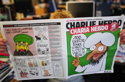 Những scandal gây rúng động thế giới của tạp chí trào phúng Charlie Hebdo: Nữ hoàng Anh trở thành đề tài biếm hoạ, đứa trẻ di cư đã chết cũng không được nằm yên - Ảnh 2.