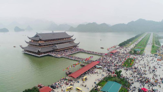 Kinh nghiệm đi chùa Tam Chúc vào ngày ngày, giờ này để không bị đông nghẹt người mà lại ngắm được ảnh đẹp - Ảnh 1.