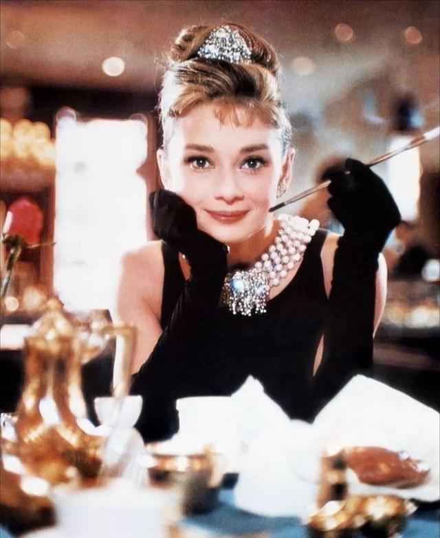 &quot;Người phụ nữ hoàn hảo của thế kỷ 20&quot; Audrey Hepburn và 7 điều bà dạy phụ nữ để sống khí chất ngút ngàn, đặc biệt luôn làm chủ vận mệnh của mình! - Ảnh 1.