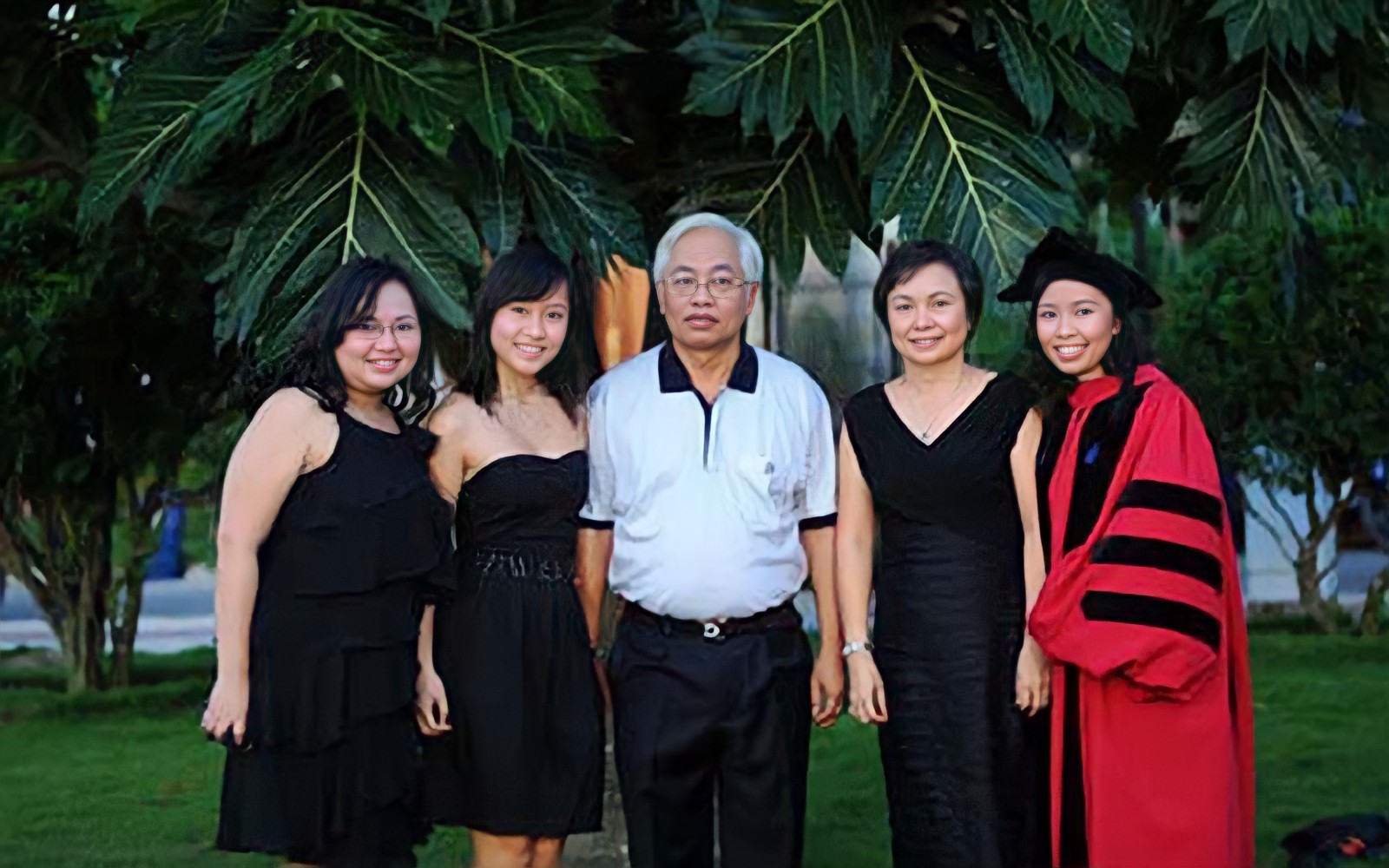 3 ái nữ nhà PNJ đúng nghĩa "con nhà tông": Toàn theo học trường đại học tốp đầu thế giới, tài sản trăm tỷ nhưng bất ngờ nhất là cô con gái út - Ảnh 2. Ba ái nữ nhà PNJ đúng nghĩa "con nhà tông": Toàn theo học tại đại học top đầu thế giới, tài sản trăm tỷ nhưng bất ngờ nhất là cô con gái út - Ảnh 2.