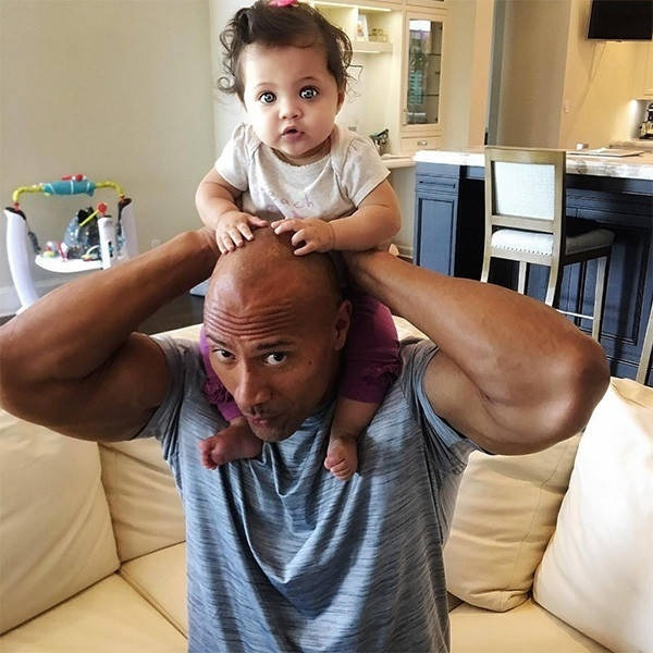 "Fast and Furious" star's sugar-sweet moment with his daughter, proving that the father is the daughter's most gentle man - Photo 14.