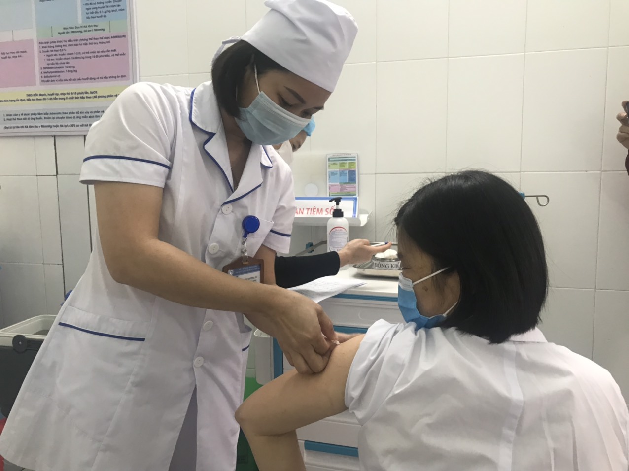 Sáng 18/3, không ca mắc COVID-19, thêm hơn 3.000 người tiêm vắc xin tại 12 địa phương - Ảnh 2. Sáng 18/3, không ca mắc COVID-19, thêm hơn 3.000 người tiêm vắc xin tại 12 địa phương - Ảnh 2.