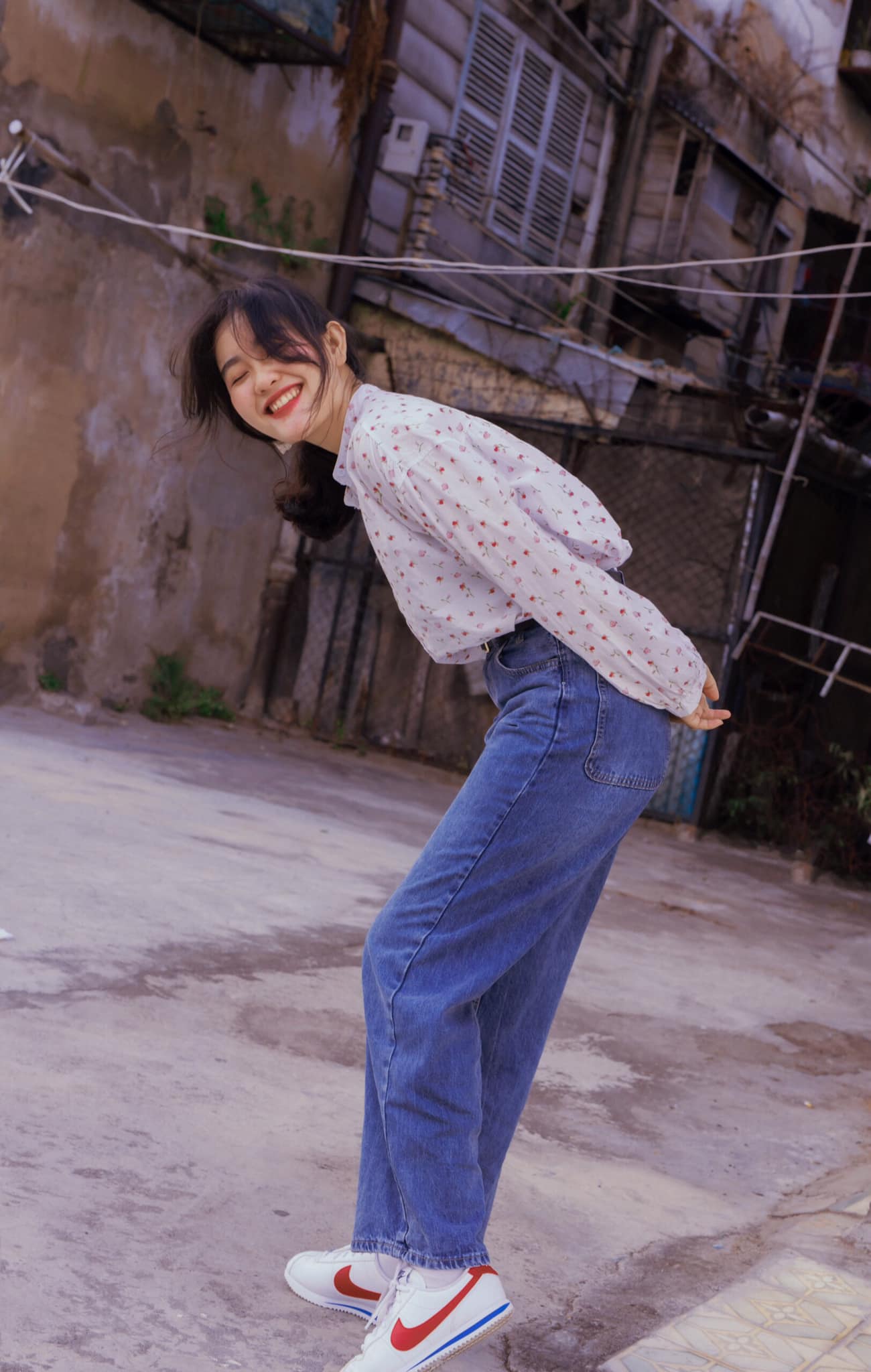 Cô nàng mê style vintage share về tủ quần áo toàn đồ secondhand, thích nhất là diện đẹp không lo bị "đụng hàng" 2 1595778264566160255293811908997202759008878o 1616140831480270414552