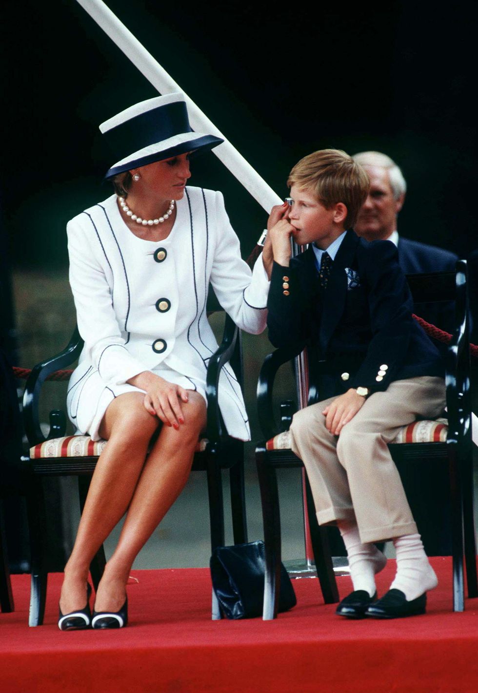 Nhìn lại những hình ảnh không thể quên của Hoàng tử Harry thời còn là đứa cháu cưng của gia tộc và là niềm tự hào của Nữ hoàng Anh - Ảnh 7.