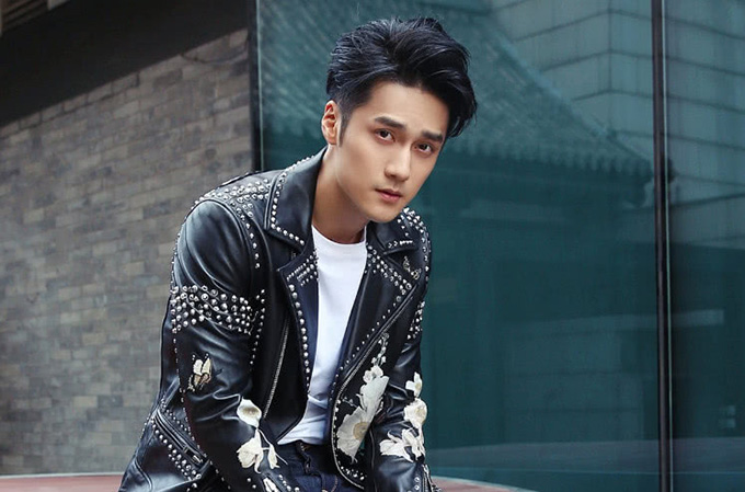 Dù Tưởng Kình Phu vướng scandal bạo hành bạn gái nhưng Trương Triết Hạn vẫn đứng ra bảo vệ bạn thân. Dù Tưởng Kình Phu vướng scandal bạo hành bạn gái nhưng Trương Triết Hạn vẫn đứng ra bảo vệ bạn thân.