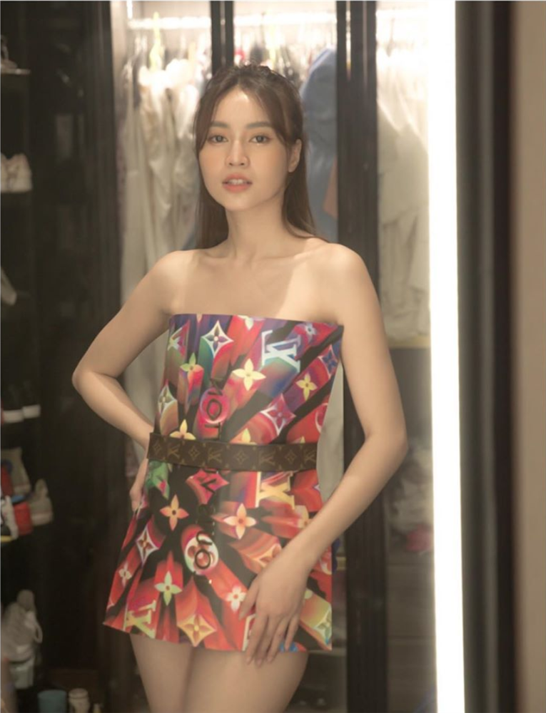 Ninh Dương Lan Ngọc có cả loạt váy áo hở bạo ít ai dám mặc, khoe body sexy bỏng mắt dân tình - Ảnh 8. Ninh Dương Lan Ngọc có cả loạt váy áo hở bạo ít ai dám mặc, khoe body sexy bỏng mắt dân tình - Ảnh 8.