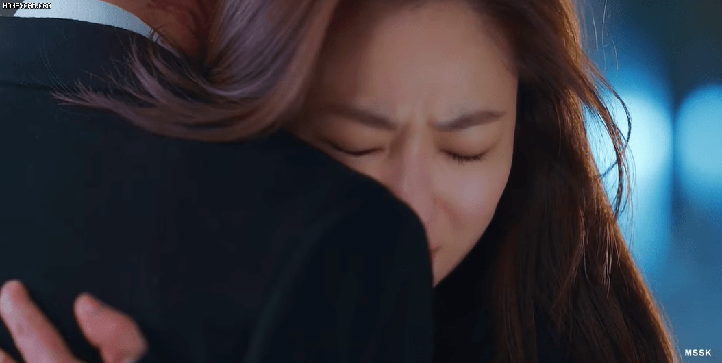 Song Hye Kyo liên tục bị hỏi: &quot;Chị có ghen khi Song Joong Ki ôm ấp gái xinh trong phim mới?&quot;, fan nổi trận lôi đình đáp trả - Ảnh 9.
