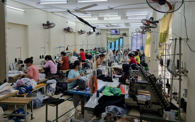 Đột kích xưởng may chỉ sản xuất hàng hiệu nổi tiếng thế giới ở Hưng Yên - Ảnh 1. Đột kích xưởng may chỉ sản xuất hàng hiệu nổi tiếng thế giới ở Hưng Yên - Ảnh 1.