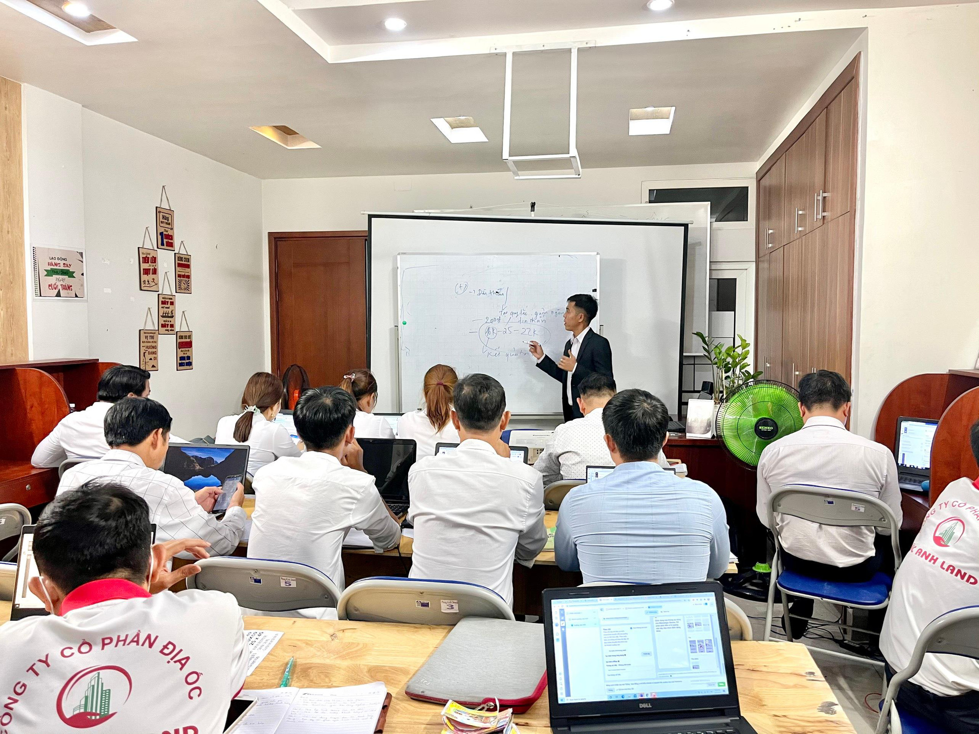 Doanh nhân Trần Văn Nam: Thành công sẽ đến khi bạn thực sự nỗ lực - Ảnh 2. Doanh nhân Trần Văn Nam: Thành công sẽ đến khi bạn thực sự nỗ lực - Ảnh 2.